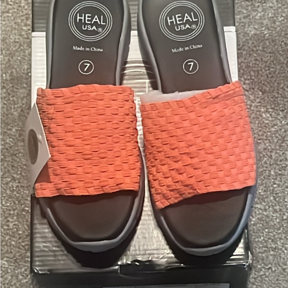 HEAL Women's salmon pink Slide sandals 7